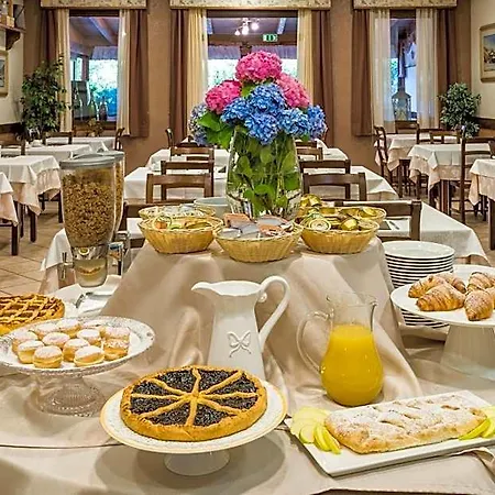 Pineta Hotel 3*
